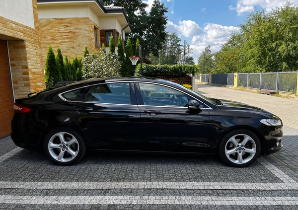 Ford Mondeo cena 71500 przebieg: 125419, rok produkcji 2018 z Warszawa małe 301